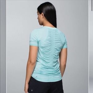Lululemon Runner Up Short Sleeve T-shirt Aquamarine Ruched Back Women’s Size 12